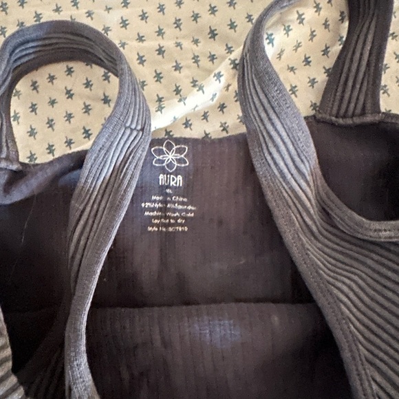 Aura tank top - Picture 2 of 3